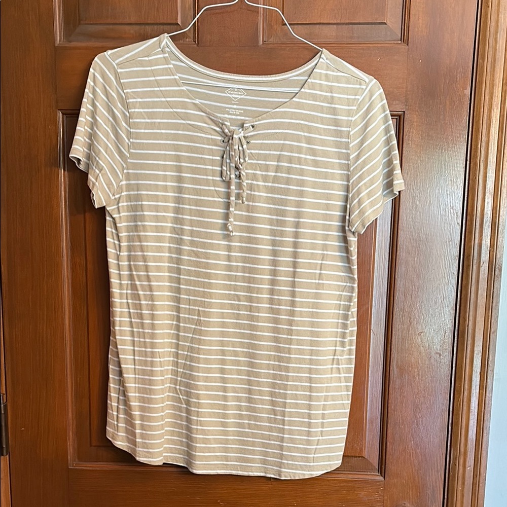 St. John's Bay White and Gray Tie Front Short Sleeve Tee